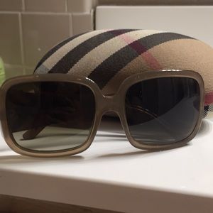Burberry Sunglasses 4073 and Case